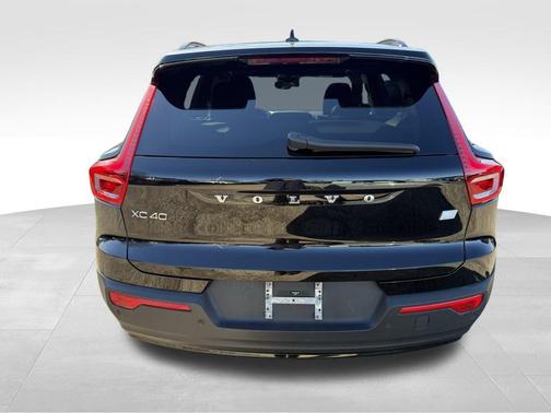 2021 Volvo XC40 Recharge Pure Electric P8