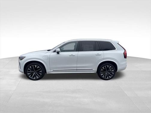 2025 Volvo XC90 Plug-In Hybrid T8 Plus