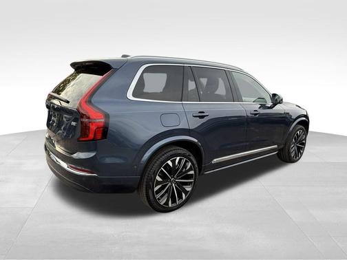 2025 Volvo XC90 B5 Plus