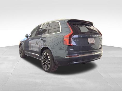 2025 Volvo XC90 B5 Plus