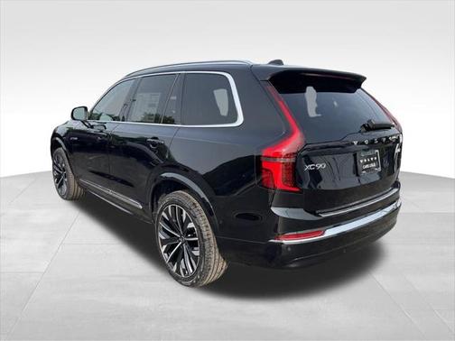 2025 Volvo XC90 B5 Plus