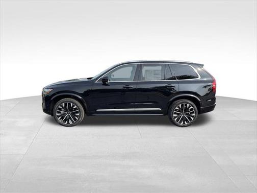 2025 Volvo XC90 B5 Plus