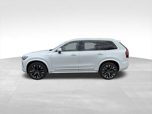2025 Volvo XC90 Plug-In Hybrid T8 Plus
