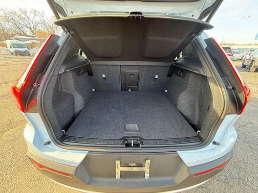 2025 Volvo XC40 B5 Core