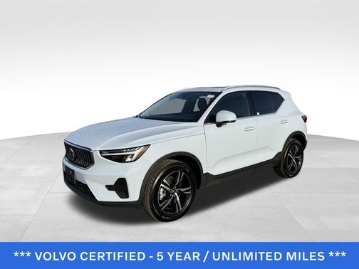 2025 Volvo XC40 B5 Core