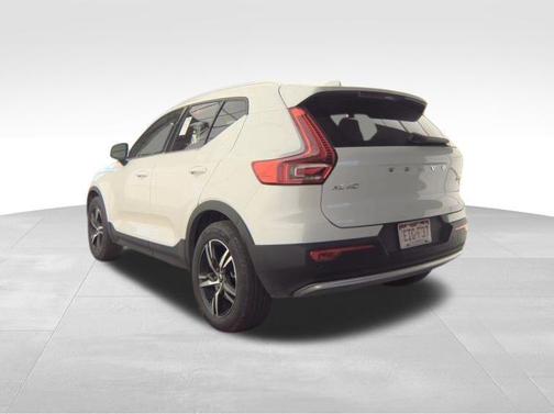 2025 Volvo XC40 B5 Core