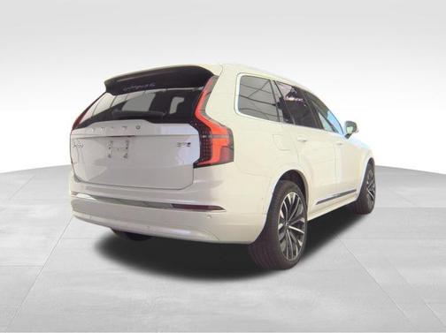 2025 Volvo XC90 B5 Plus
