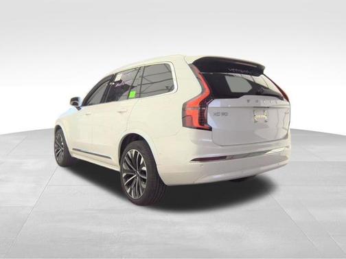 2025 Volvo XC90 B5 Plus