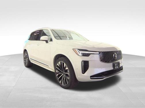 2025 Volvo XC90 B5 Plus