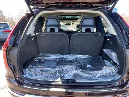 2025 Volvo XC90 B5 Core
