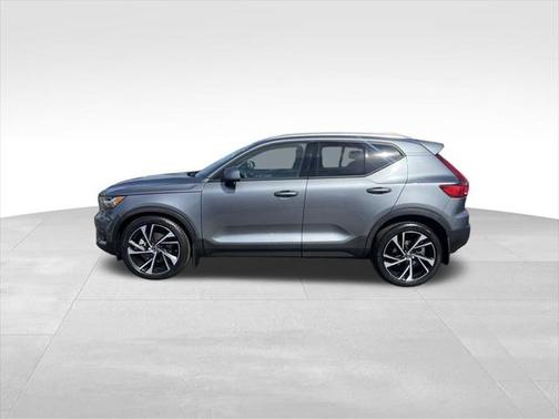 2019 Volvo XC40 T5 Momentum