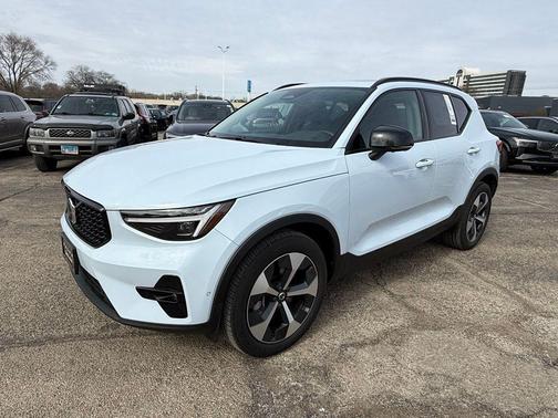 2026 Volvo XC40 B5 Plus