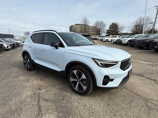 2026 Volvo XC40 B5 Plus