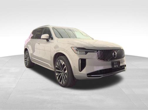 2025 Volvo XC90 B5 Plus