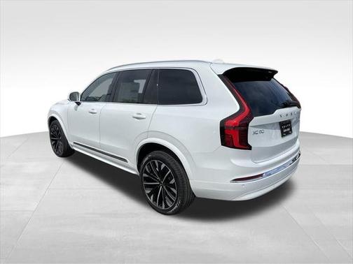 2025 Volvo XC90 B5 Core
