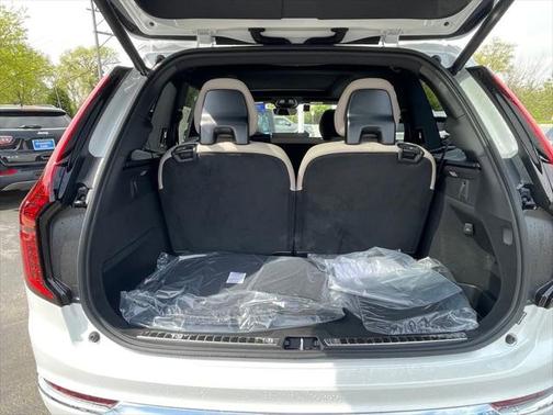 2025 Volvo XC90 B5 Core