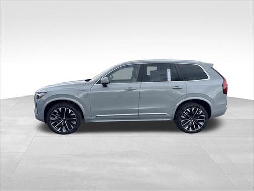 2025 Volvo XC90 Plug-In Hybrid T8 Plus