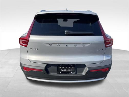 2025 Volvo XC40 B5 Ultra Bright Theme