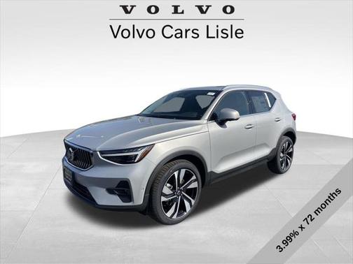 2025 Volvo XC40 B5 Ultra Bright Theme