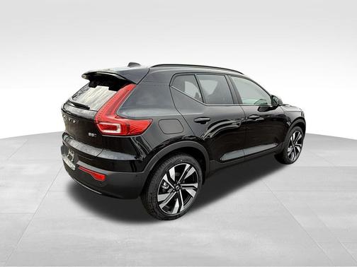 2026 Volvo XC40 B5 Ultra
