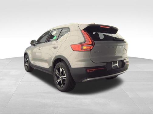2025 Volvo XC40 B5 Core