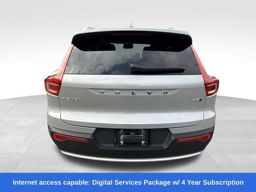 2025 Volvo XC40 B5 Core