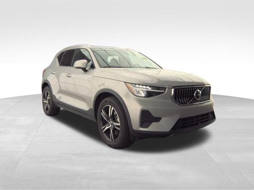 2025 Volvo XC40 B5 Core
