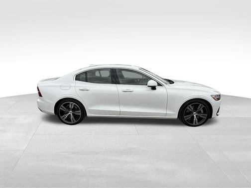 2021 Volvo S60 Recharge Plug-In Hybrid T8 Inscription