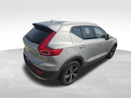 2025 Volvo XC40 B5 Core