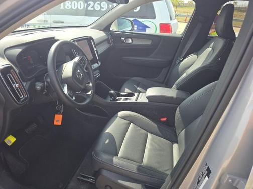 2025 Volvo XC40 B5 Core