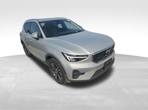2025 Volvo XC40 B5 Core