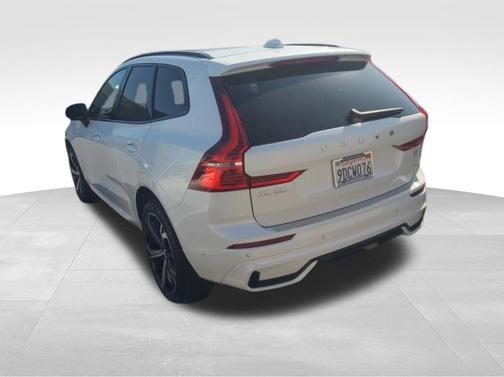 2023 Volvo XC60 B5 Ultimate Dark Theme