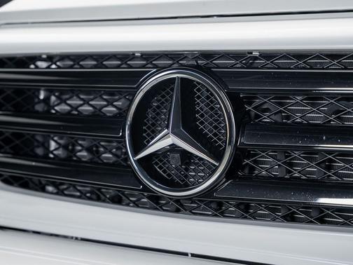 designo Mystic White 2017 Mercedes-Benz G 550 4x4 Squared Base
