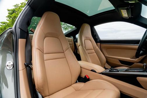 2022 Porsche 911 Carrera 4