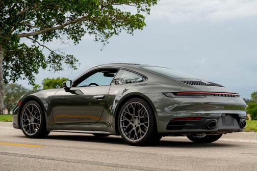 2022 Porsche 911 Carrera 4