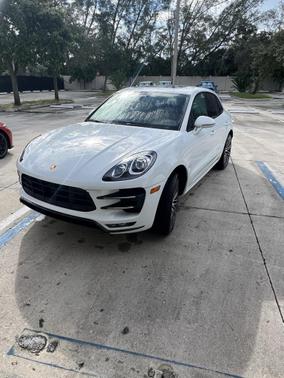 2018 Porsche Macan Turbo w/Performance Package