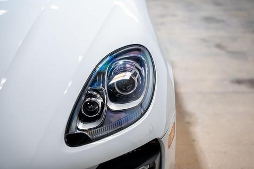 2018 Porsche Macan Turbo w/Performance Package