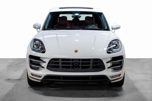 2018 Porsche Macan Turbo w/Performance Package