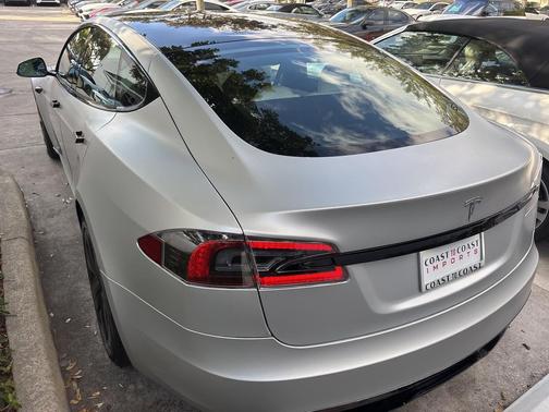 2022 Tesla Model S Base