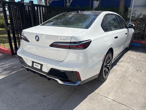 2023 BMW 740 i