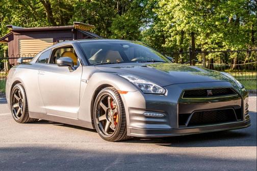 Gun Metallic 2016 Nissan GT-R Premium