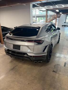 2024 Lamborghini Urus Performante