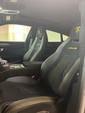 2024 Lamborghini Urus Performante