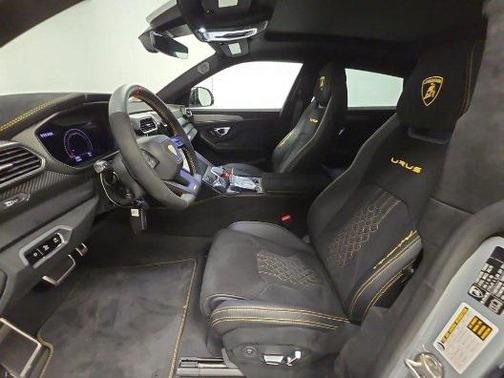 2024 Lamborghini Urus Performante