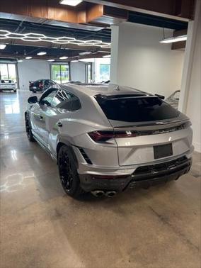 2024 Lamborghini Urus Performante