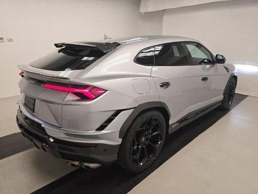 2024 Lamborghini Urus Performante