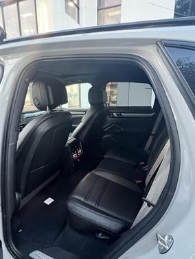 2022 Porsche Cayenne Platinum Edition