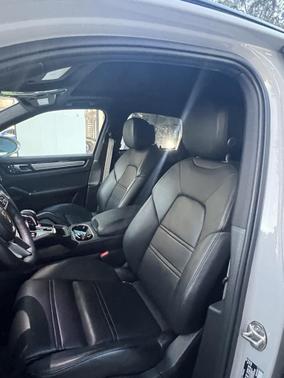 2022 Porsche Cayenne Platinum Edition