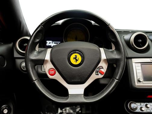 Red 2013 Ferrari California Base