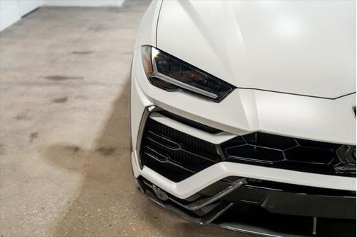 2022 Lamborghini Urus Graphite Capsule